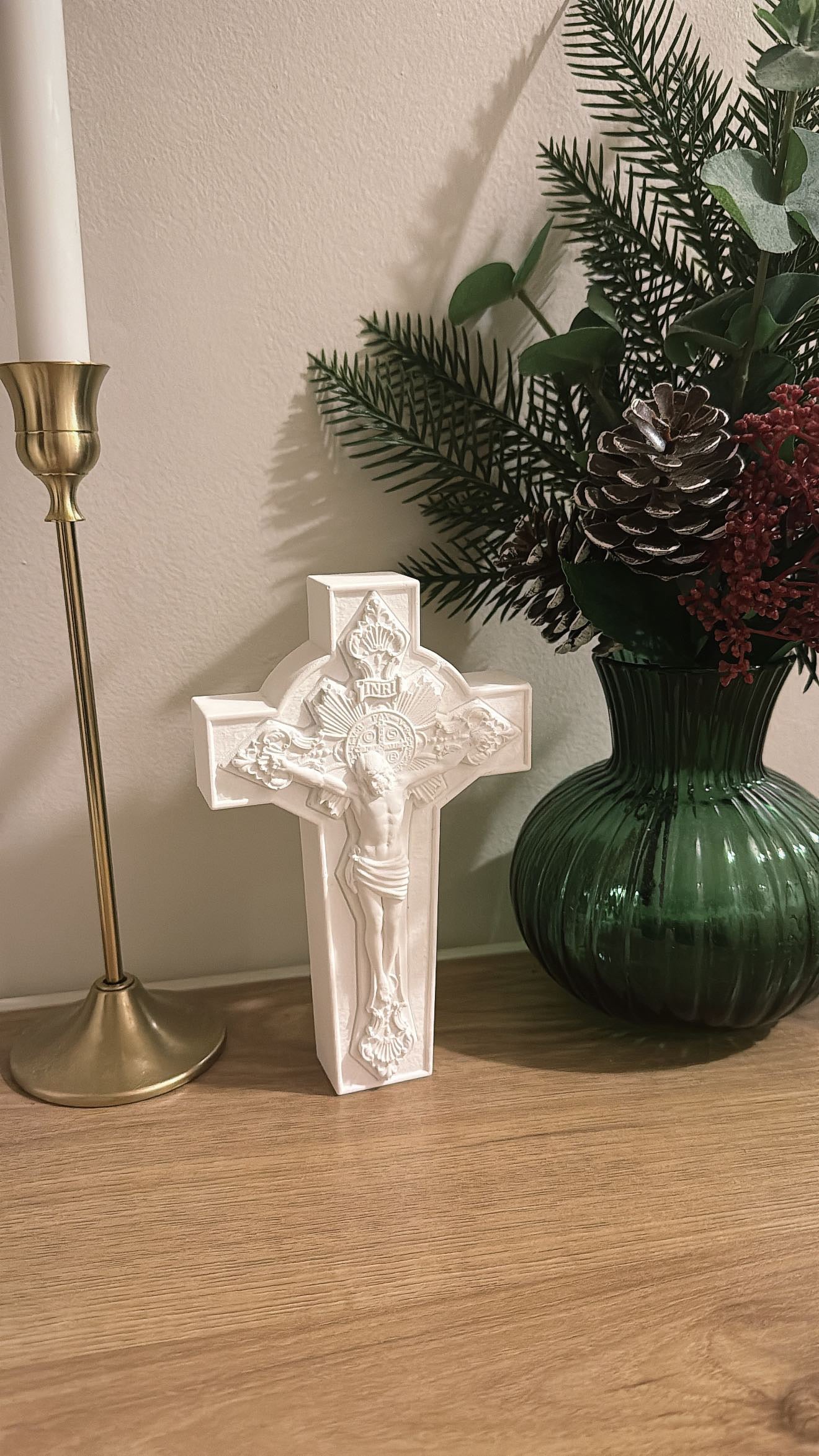 Crucifix en plâtre
